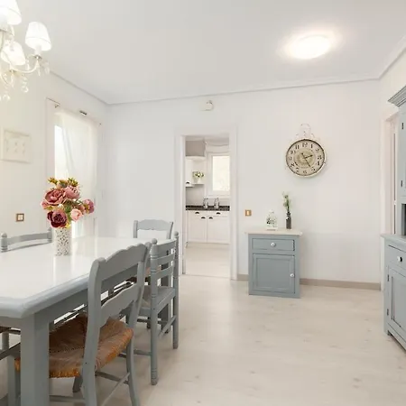 Stylish With A Pool Apartman *