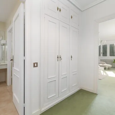 Stylish With A Pool Apartman *