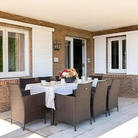 Stylish With A Pool Apartman *